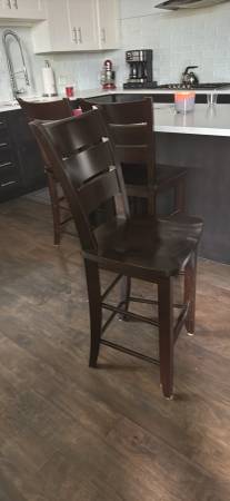 4 Barstools 1
