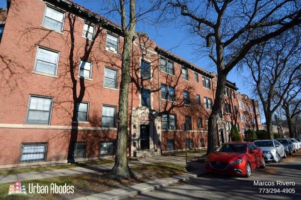Illustrious 2 Bedroom, 1 Bath in Evanston, Available: Now 1