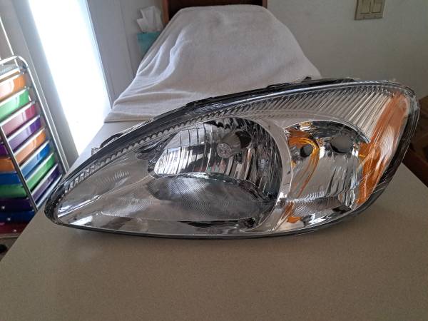 Taurus 00-07 headlight LH 1