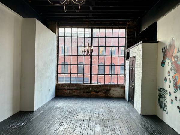 $620 / 500ft2 - * Art Studio for Rent - Ideal for Creatives, Utilities Included! * (Station North Arts District)63822289916675121