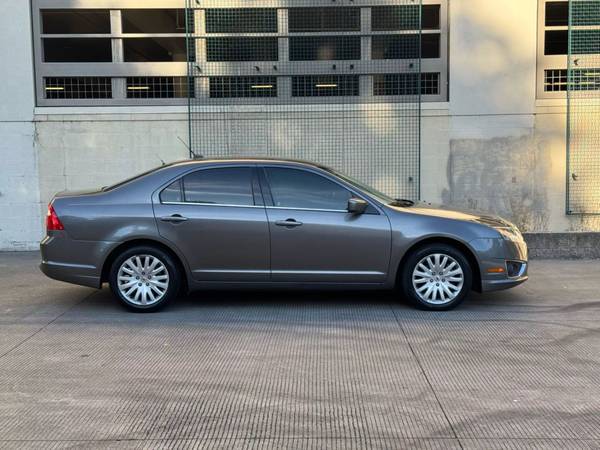2011 FORD FUSION HÍBRIDO 4D SEDÁN * AHORRADOR DE GASOLINA 41/36 MPG - $7.499 (SW Portland * ¡FINANCIAMIENTO DISPONIBLE!)63469739351809123
