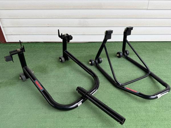 Trackside Motorcycle Stands Set 1