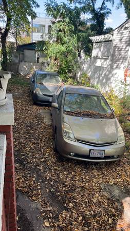 2 x Toyota Prius Hybrid Electric Cars 1