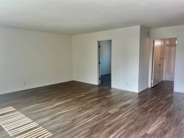 $1,895 / 1br - 950ft2 - Steps to the Beach Upstairs One Bedroom in quiet Apartment Complex (Imperial Beach)63866049388291121