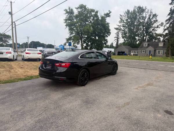 2017 Chevrolet Malibu LT Sedán - $7,99563471452528001121