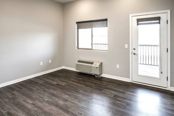 $1,190 / 605ft2 - Last Studio Ready Now!63681642649987124