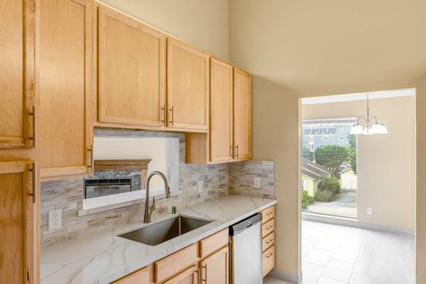 $2,985 / 2br - 900ft2 - Remodeled Beautiful Unit 3060 Sunset Ave #E202 (MARINA)64009500792834124