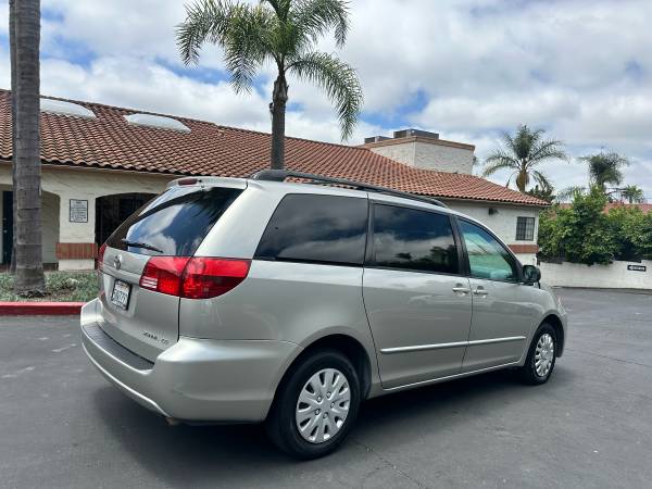2005 Toyota Sienna LE - $3,800 (Vista)63624764612481122