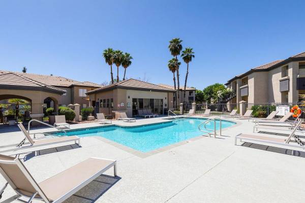 $1,765 / 3br - 1190ft2 - Tour Today, Package Lockers, Ceiling Fans, Plush Carpeting (Maryvale)64024999043075121