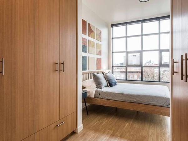 $1,693 / 1br - 597ft2 - Communal work space on the first floor, Custom built-in closets (Downtown Portland)63842024552579122