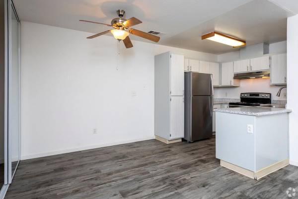 $1,845 / 2br - 998ft2 - One-Bedroom And Two-Bedroom Upper/Lower Apartments And Cottages (Located in Northwest Fresno, Fig Garden loop district.)63873104799489122