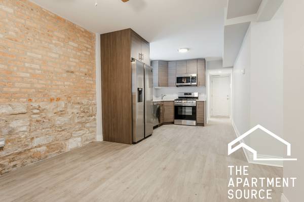 $2,100 / 1br - Spacious Logan Square 1 Bed - Pets Welcome! (Logan Square)63898986513539122
