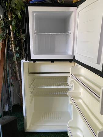 GE REFRIGERATOR 5.6 cu Under Counter__Mini Fridge__Also a FREEZER MINI - $100 (Fairfax, Virginia, 22030____________________________________)63470993334913120