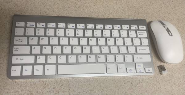 Brand new wireless keyboard with mouse (USB) 1