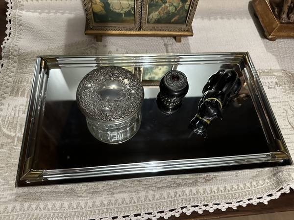 VINTAGE VANITY MIRROR TRAY Vintage 1950 -  16" x 9'" x 1" 1