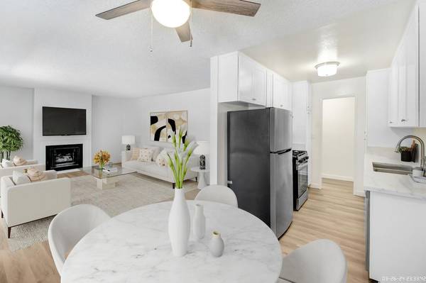$3,500 / 2br - 1100ft2 - 2 Bedroom 2 BA in West Los Angeles ~ Hardwood Style Floors (West Los Angeles / Close to UCLA)63701074337921120