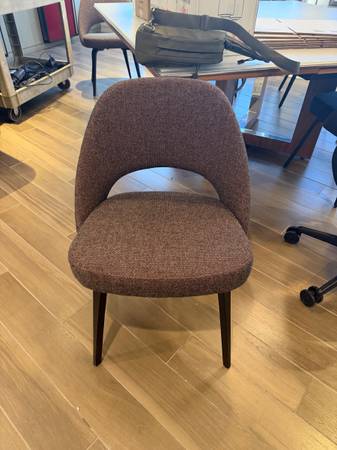 original and authentic Knoll Saarinen dining chairs 1