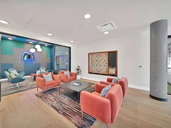 $1,948 / 1br - The right place for you! Beautiful 1 bed / 1 bath - prime location! (Kirkland)63799882221315124