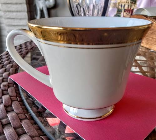 TACAS DE TÉ NORITAKE LEGACY ORO VINTAGE CON JARRA PARA CREMA - $10 (brentwood / oakley)63471477180163123