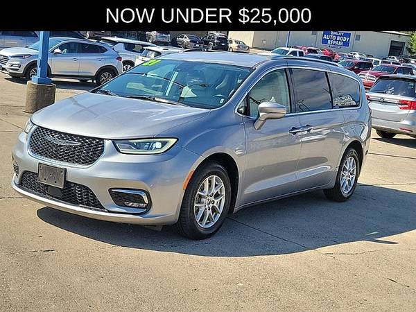2021 Chrysler Pacifica Touring L FWD 1