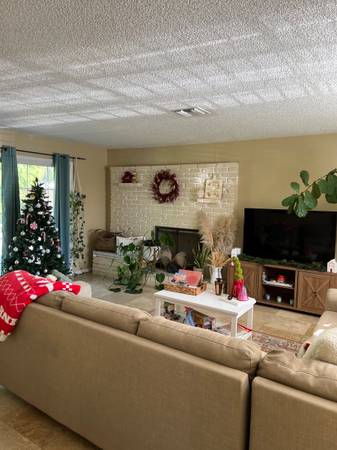 Private bedroom for rent! (North Hills/Northridge area) 1