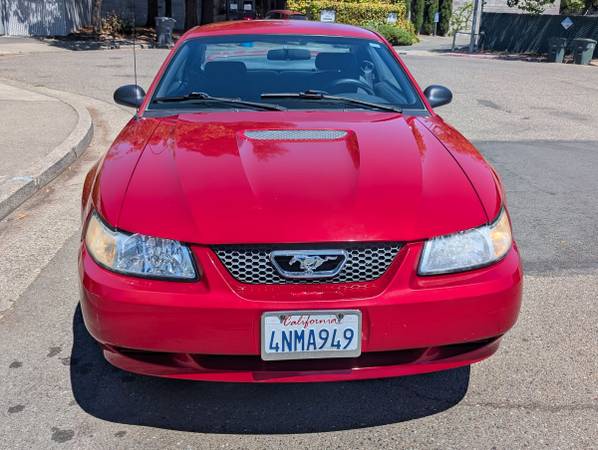 Ford Mustang V6 3.8L único del año 2000 con 28 000 millas - $7700 (Santa Rosa)63469741795457121