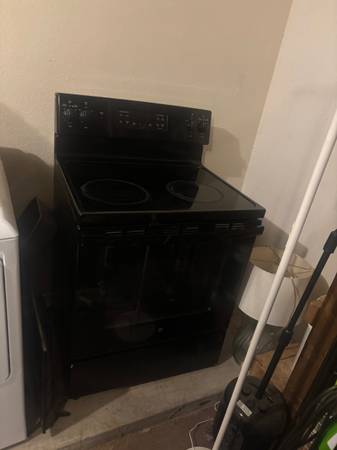 GE Electric Range 1