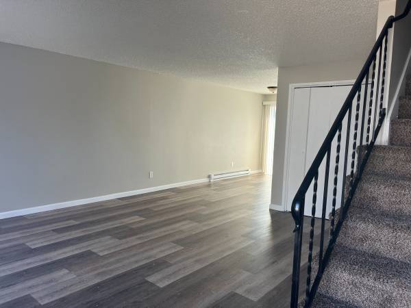 $1,395 / 2br - Beautiful Remodeled Lebanon Townhome - Pet Friendly - Light and Bright63851667636611120