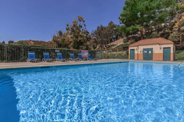 $2,519 / 2br - 945ft2 - Move in Ready, Private Patio, Garage Included,$500 off Move in Special (Santa Clarita)63701015686913120
