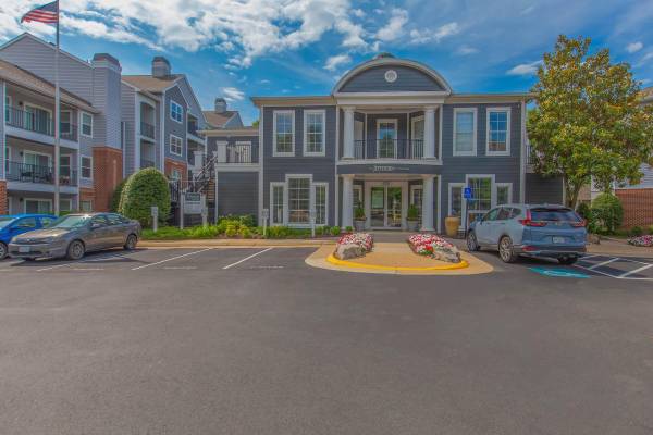 $2,468 / 1br - 788ft2 - 1bd 1ba, Media Room, Clubhouse with WiFi (4201 Jefferson Oaks Cir, Fairfax, VA)63896395018498120
