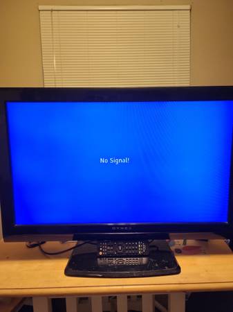 32" DYNEX TV 1
