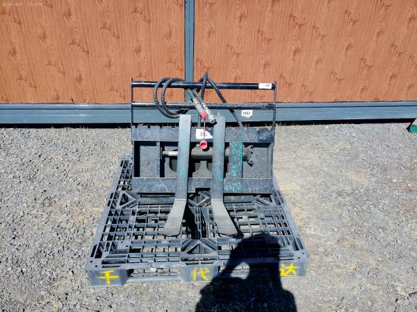 Mini skid steer side shifting forks 1