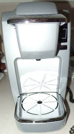 Keurig K10 Mini Plus Coffeemaker and Coffee Pod Organizer 1