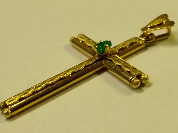 Traditional Cross 18 KT Gold Emerald Center 45 mm Size 1