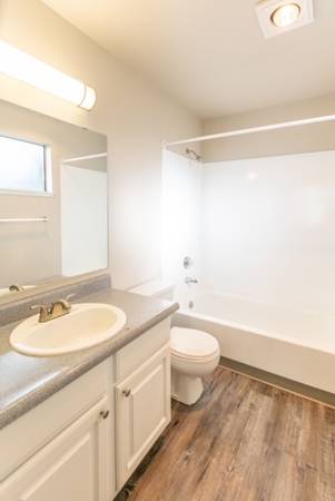 $1,727 / 2br - 945ft2 - 2 dormitorios, Garajes disponibles, Prohibido fumar (805 NE Kane Dr, Gresham, OR)63841708611201124