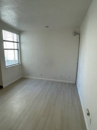 $1,950 Affordable SOMA Top-Floor Studio - 574 3rd Street, Central Apartments (SOMA / south beach)63851968125185123