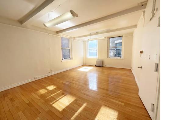 Desirable Creative Building : Centrally Located ; NO FEE 1