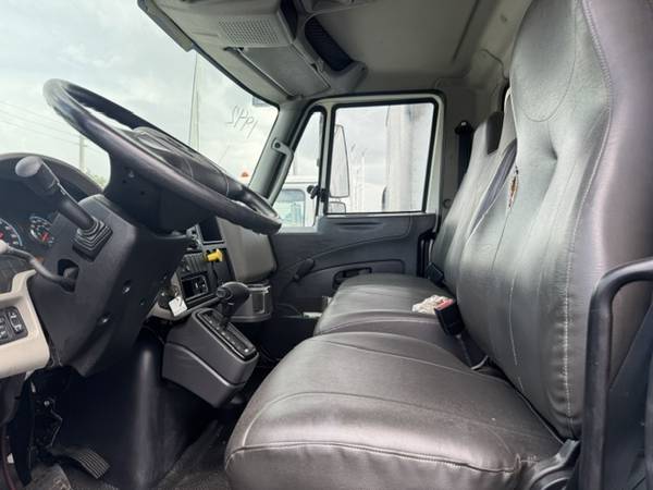 2016 International 4300 26' REEFER - Photo 6