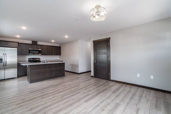 $1,295 / 2br - 1100ft2 - Available October 1st, Modern 2 Bedroom, 2 Full Bathroom with Garage (Chippewa Falls)63845961956995120
