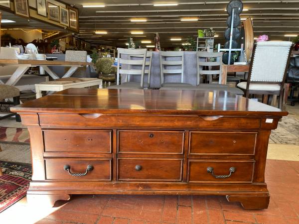 Beautiful lift coffee table w/ 5 drawers 1