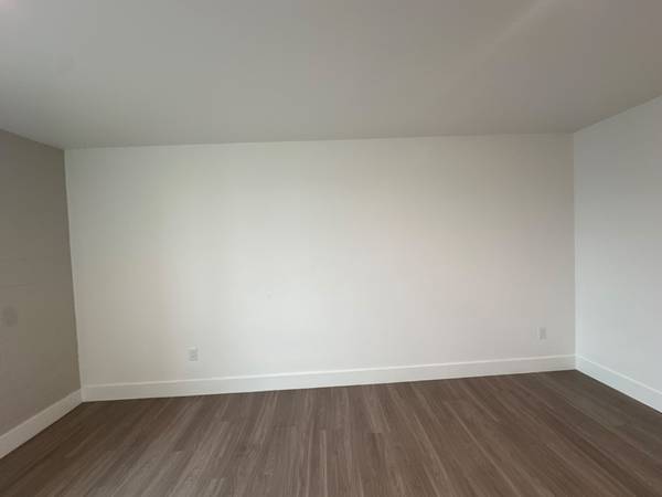$1,049 / 325ft2 - FALL SPECIALS !!  CALL /TEXT US TODAY! (Freemont Experience)63907025760130122