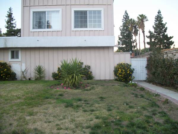 - 2 bath Guest House include utiliites 1
