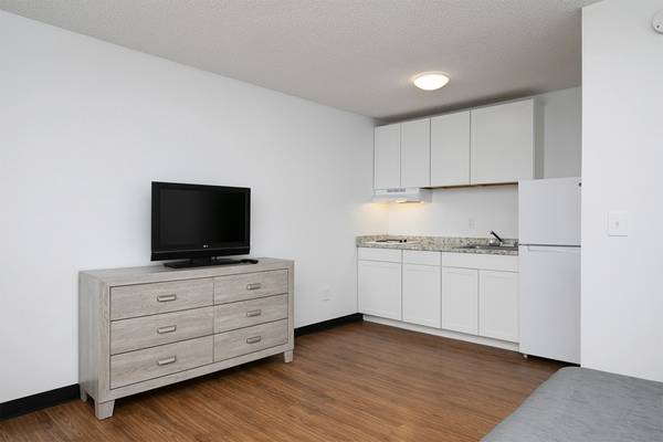 $424 Amueblado por completo, sin contrato a largo plazo requerido, Estudio63661613812227121