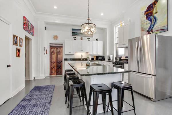$1,150 / 6br - 4000ft2 - LARGE GROUP Short Term Rental - great downtown location (Downtown near63903769107714120