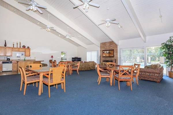 $1,133 / 2br - 1035ft2 - Townhouse Style Floor Plans, Clubhouse with Community Room (Fresno)63798508961025124