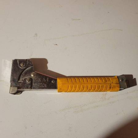 Staple hammer arrow 1
