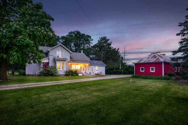 $263 / 5br - Frankenmuth Christmas Farmhouse, Huge Lot, Pets OK (Frankenmuth, MI)64198881952259122