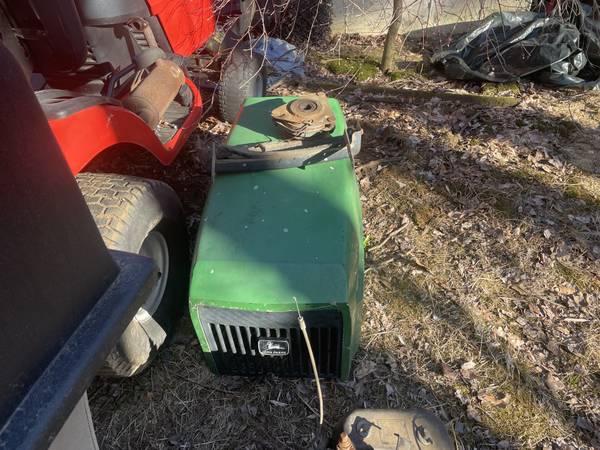 John Deere 160 hood 1