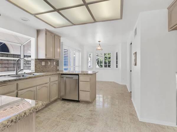 Beautiful 4 bed/2.5 bath house in gated community w/pools, tennis courts & more 1