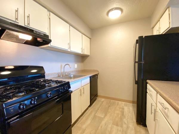 ⏰ Available ASAP! Don't Miss This Spacious 715 Sq. Ft. 1 Bedroom 1